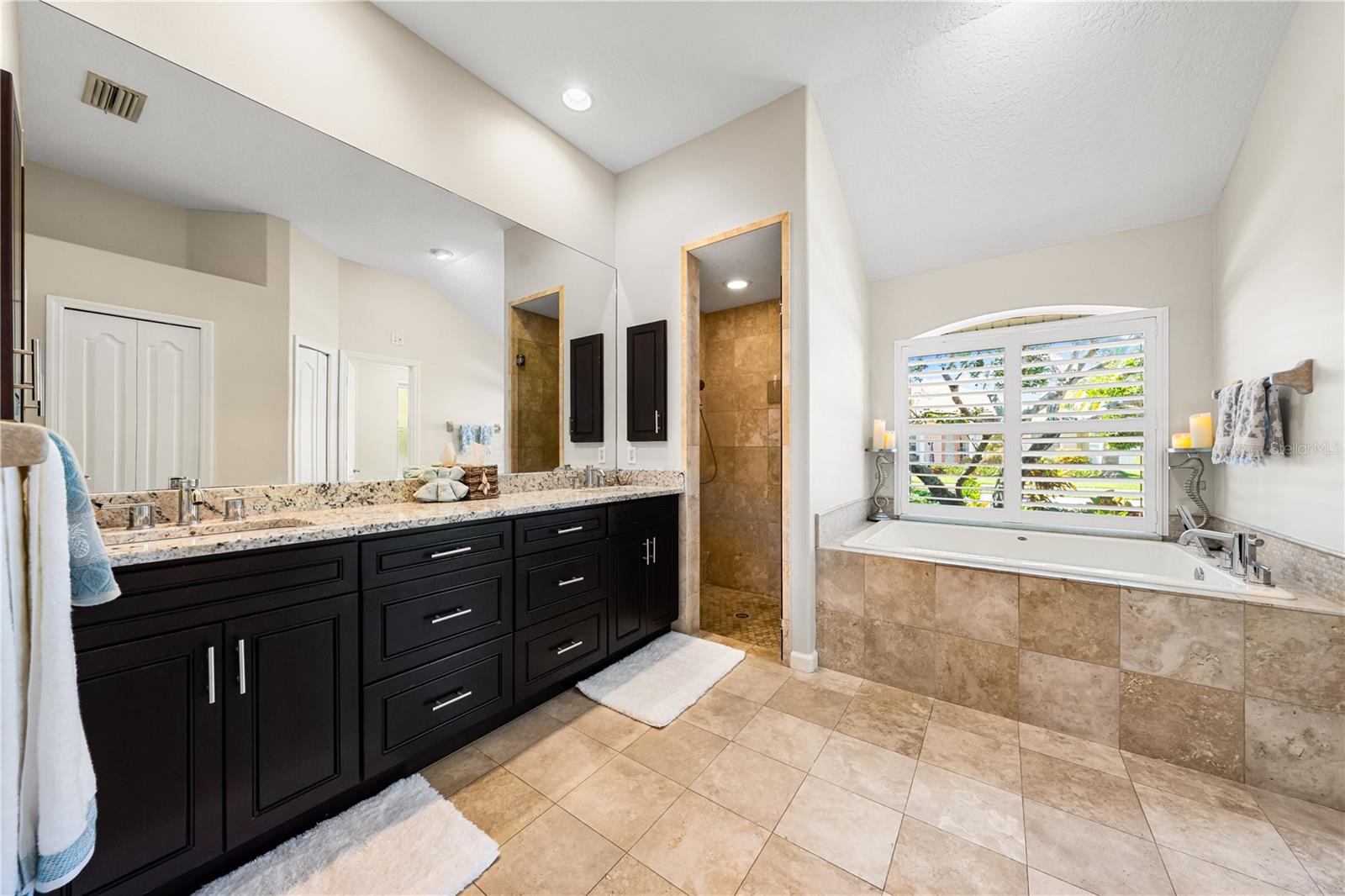 BAY OAKS ESTATES UNIT 1 - Residential