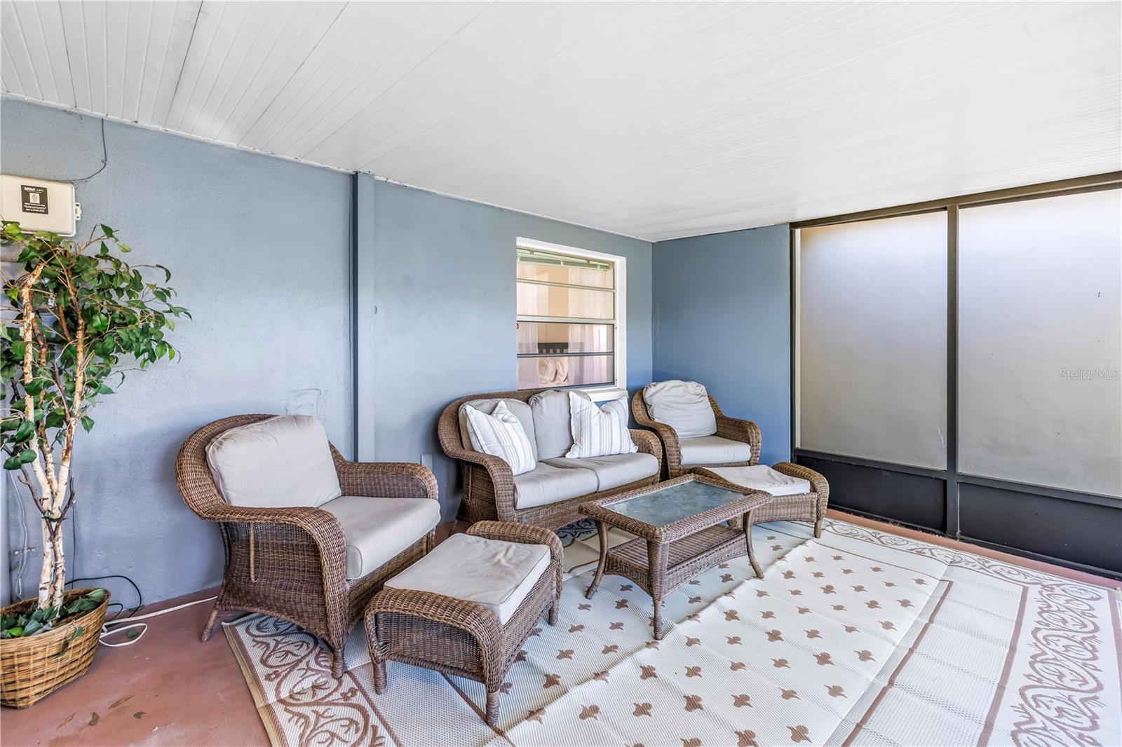 BENT TREE - Residential