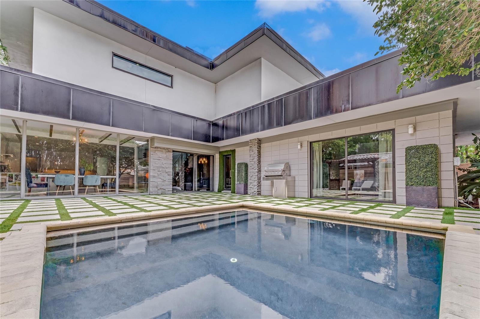 LAKE KNOWLES TERRACE - Residential