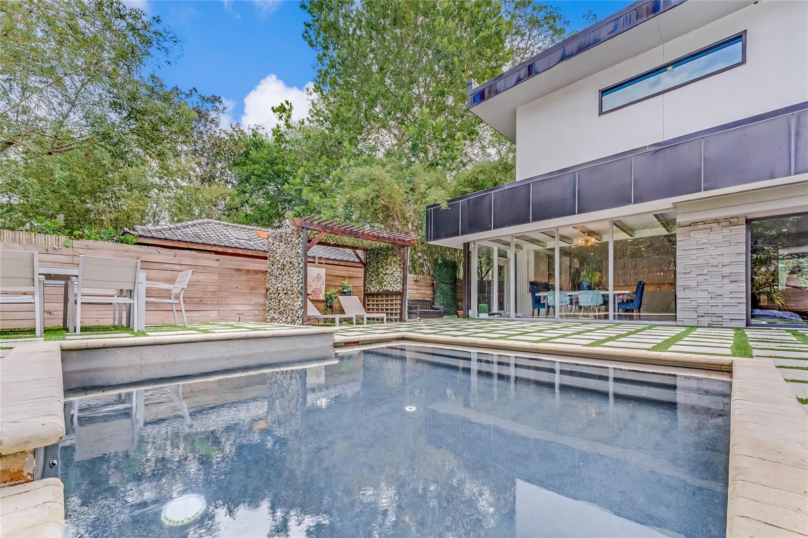 LAKE KNOWLES TERRACE - Residential