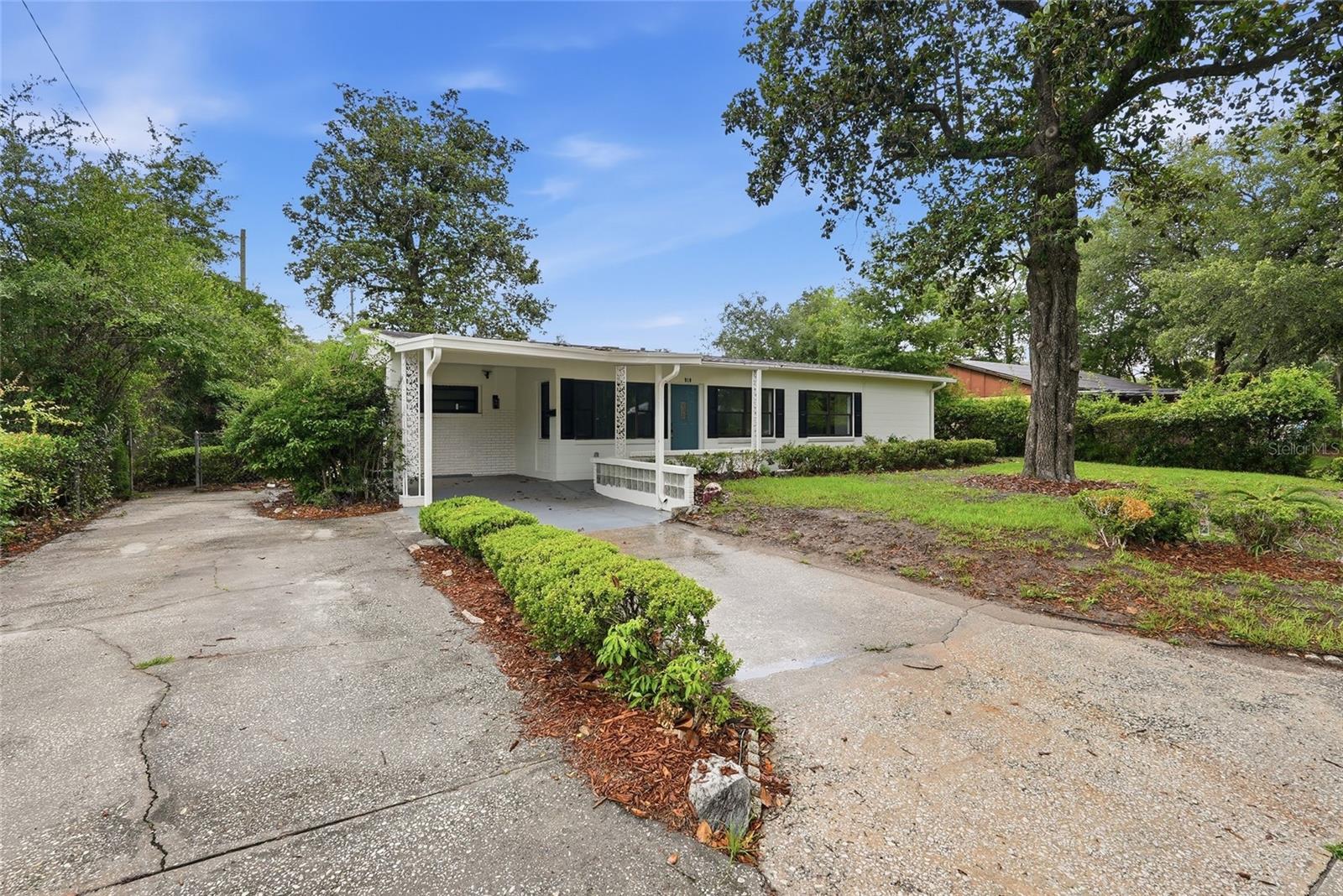 FLORIDA GARDENS - Residential