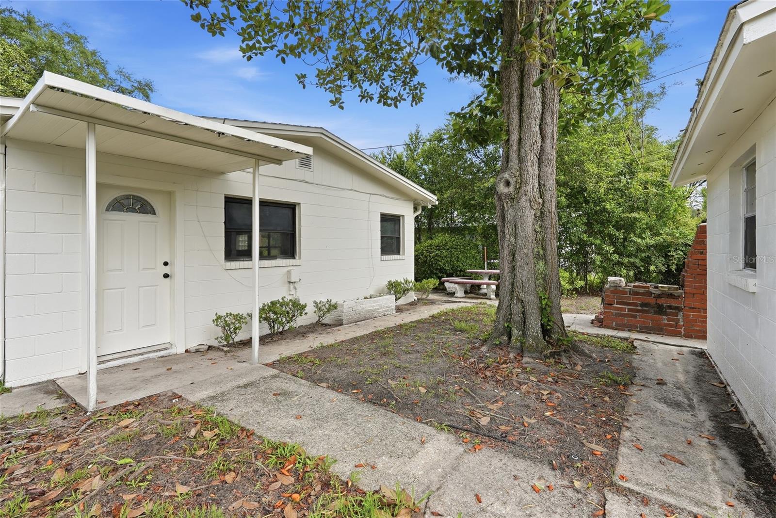 FLORIDA GARDENS - Residential