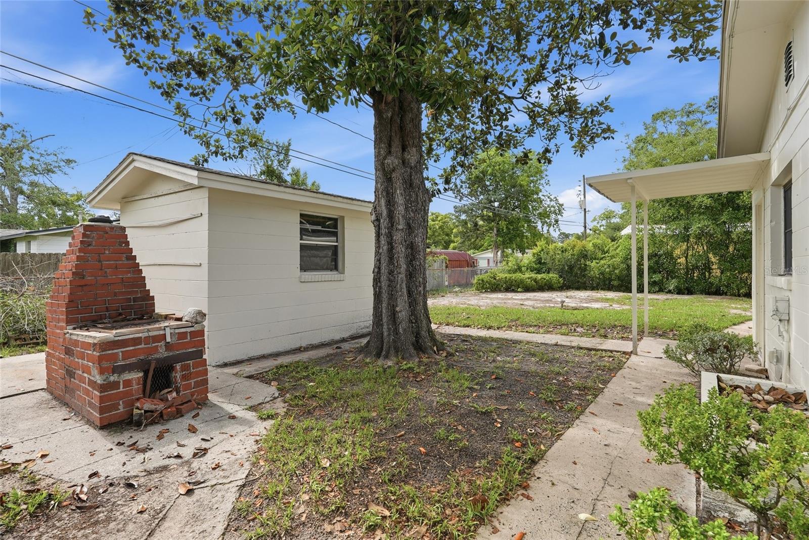 FLORIDA GARDENS - Residential