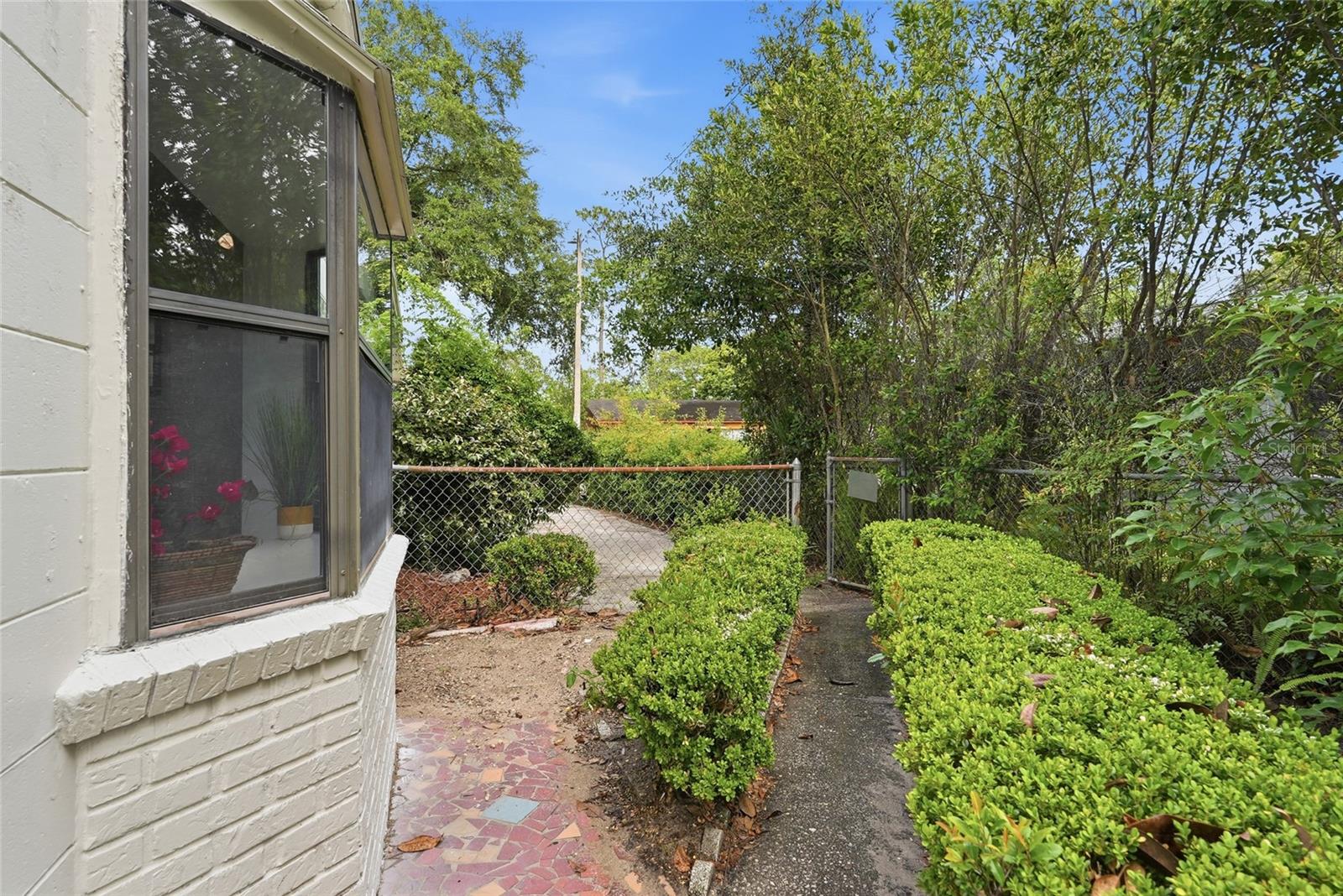 FLORIDA GARDENS - Residential