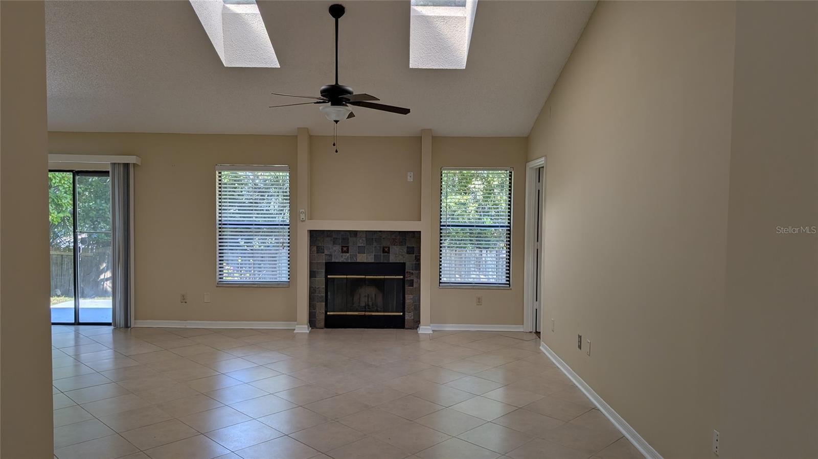 PIEDMONT LAKES PH 04 - Residential Lease