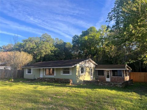 Photo of 1204 NE 32nd Place, Ocala, FL 34479 (MLS # OM720849)