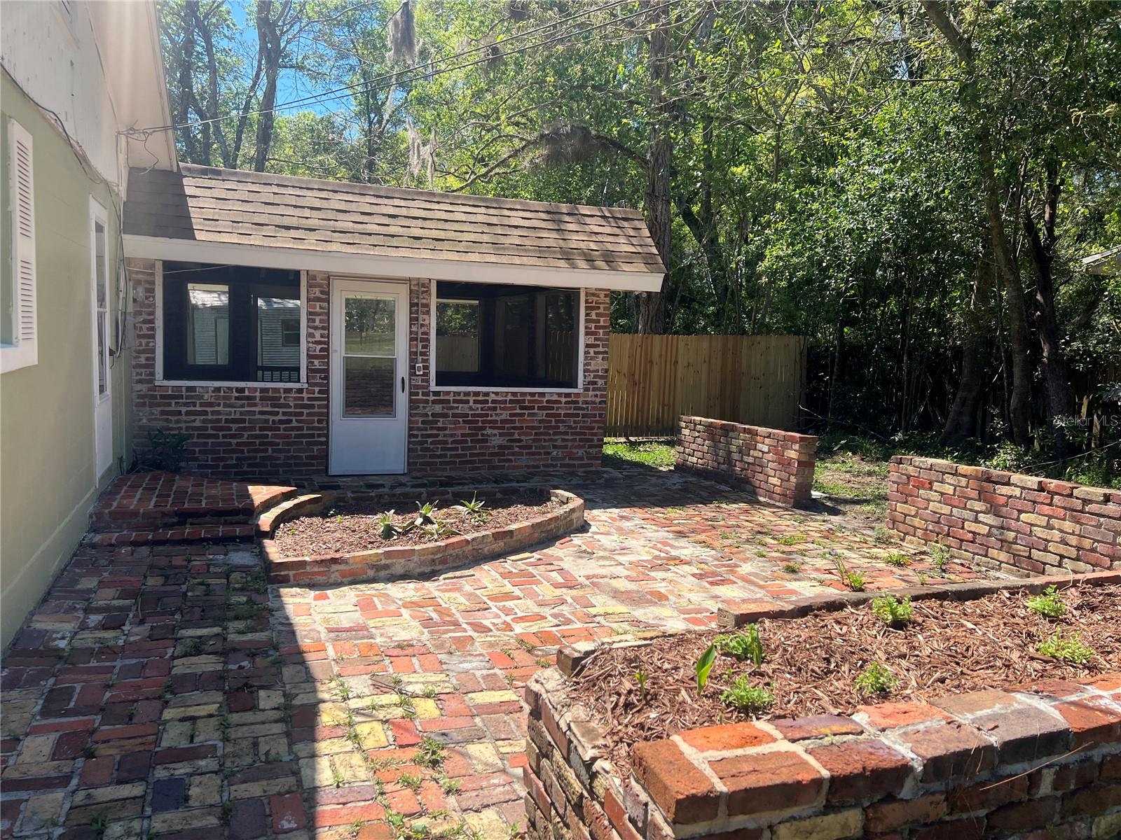 BRENTWOOD ESTATE - Residential