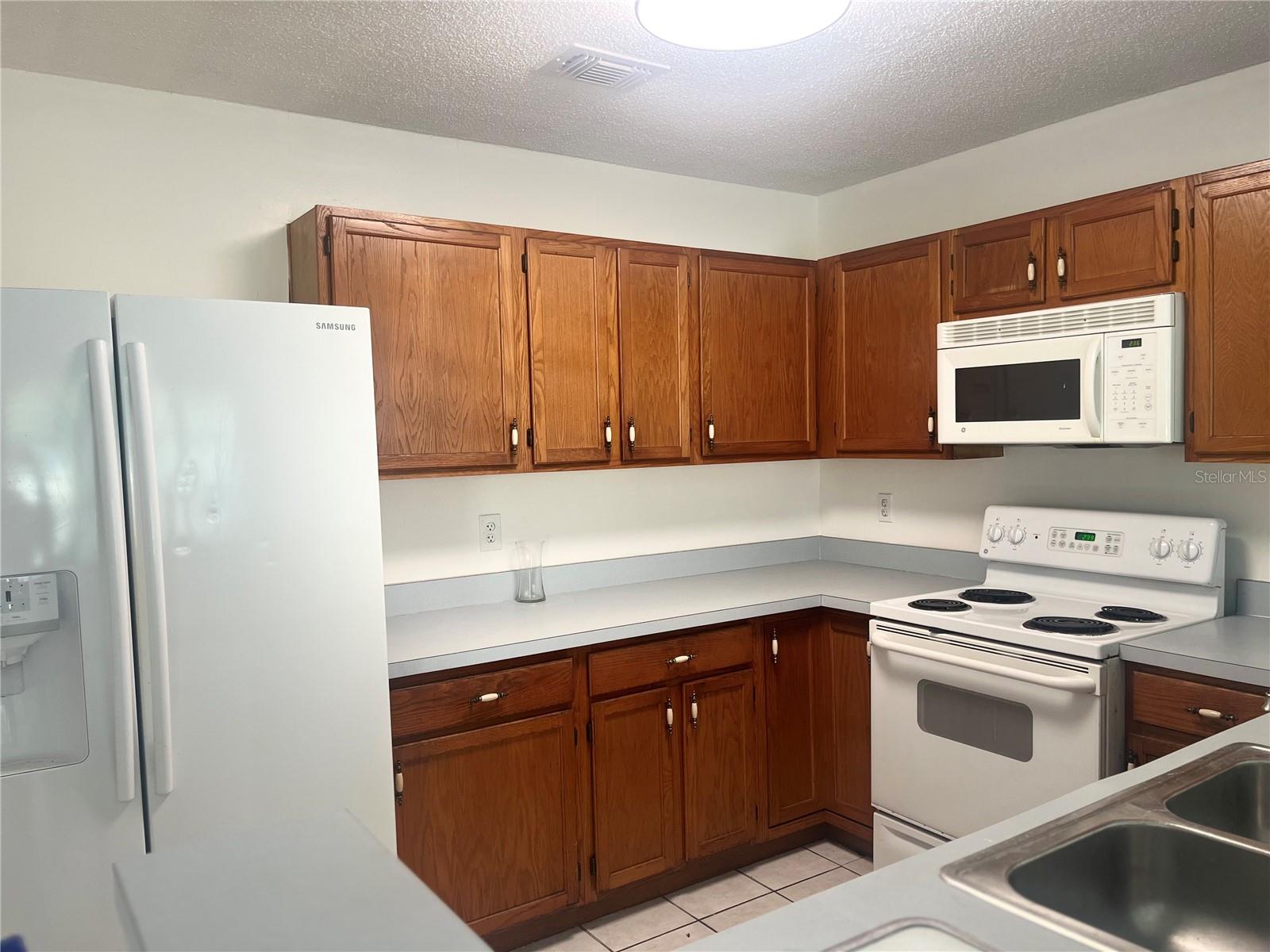 LAKEWOOD AT THE CROSSINGS UNIT TWO - Residential