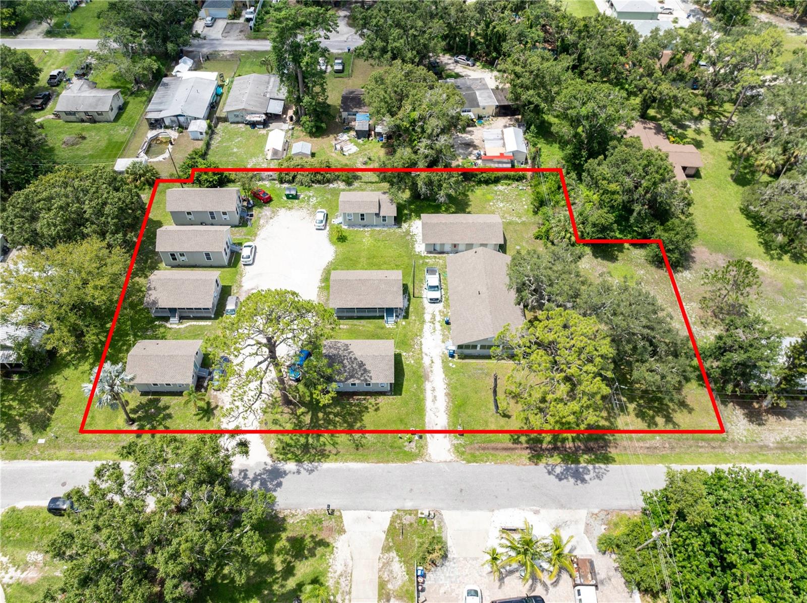 The Cottages at Bradenton is a boutique 9-unit multifamily property located in Bradenton, Florida. Built in 1945 and situated on 0.76 acres, the property comprises nine individual buildings totaling 4,920 square feet, offering investors a unique, low-density asset with vintage charm and modern functionality.
An additional adjacent parcel to the west of the property is included, offering further development potential or additional outdoor space.
The property was renovated in 2022, with updates on all major systems. Improvements include new roofs, siding, windows, doors, cabinets, kitchens, and bathrooms, offering turn-key performance with minimal deferred maintenance.
The unit mix includes eight 1-bedroom/1-bath units and one 2-bedroom/1-bath unit, delivering a balance of affordability and comfortable living space. The property also generates additional income from storage rentals. Each unit is equipped with window AC units and is separately metered for electric, while the landlord covers city water, sewer, and trash services.
Residents enjoy a quiet, cottage-style living environment with ample green space and a sense of privacy rarely found in traditional apartment complexes.