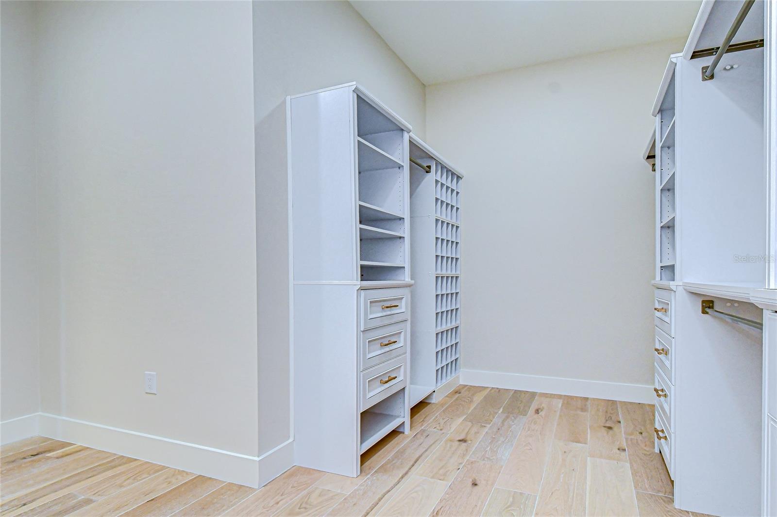 WELLSWOOD ESTATES - Residential