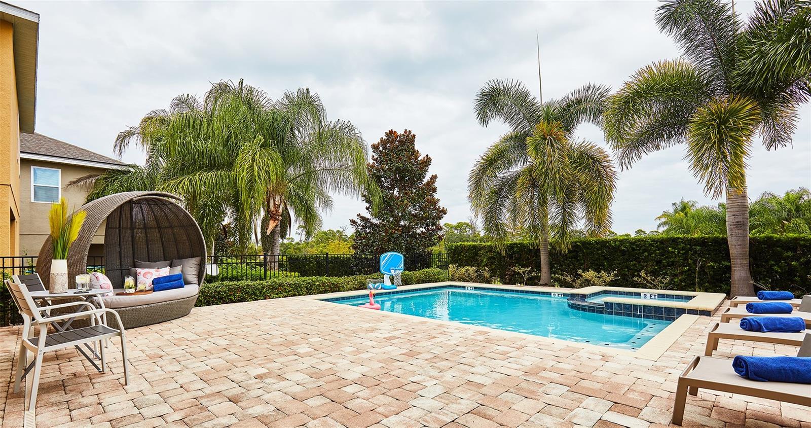 351 PENDANT COURT