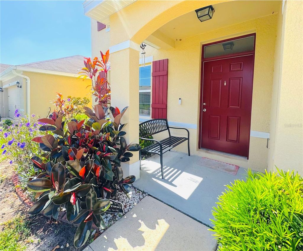 Photo of 9521 Sunstone Boulevard, Thonotosassa, FL 33592 (MLS # TB8406037)