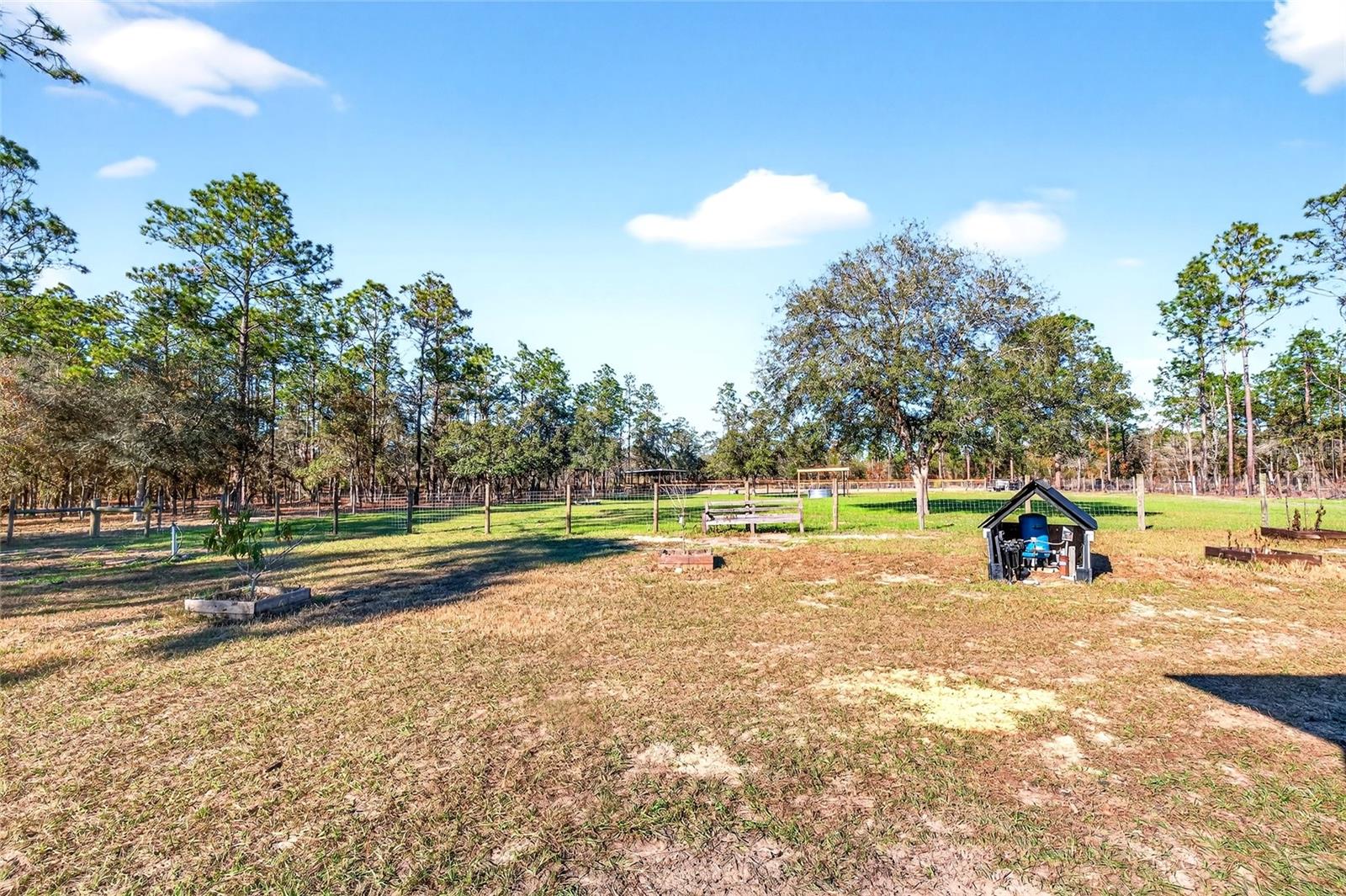 LAKE TROPICANA RANCHETTES 02 - Residential