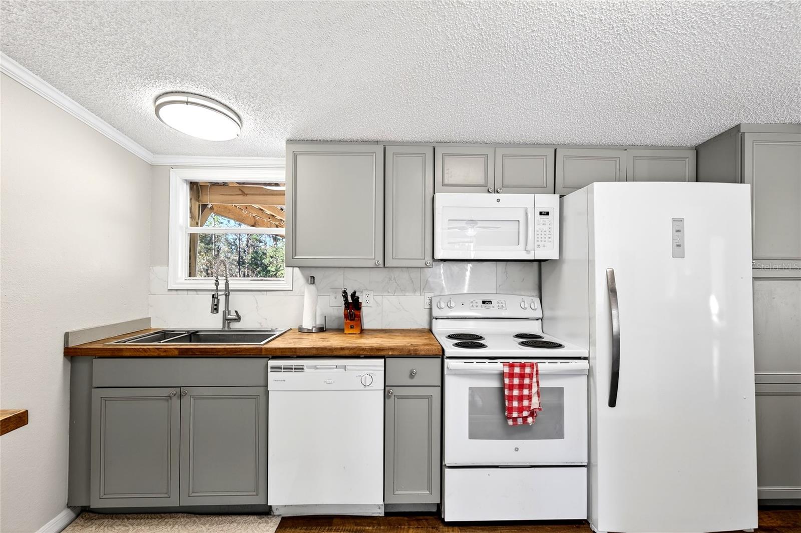 LAKE TROPICANA RANCHETTES 02 - Residential