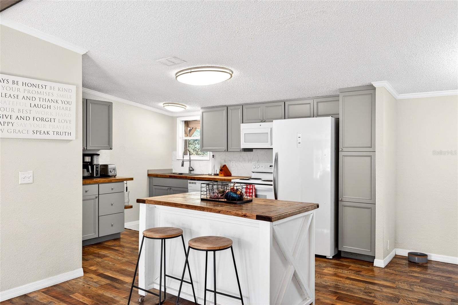 LAKE TROPICANA RANCHETTES 02 - Residential