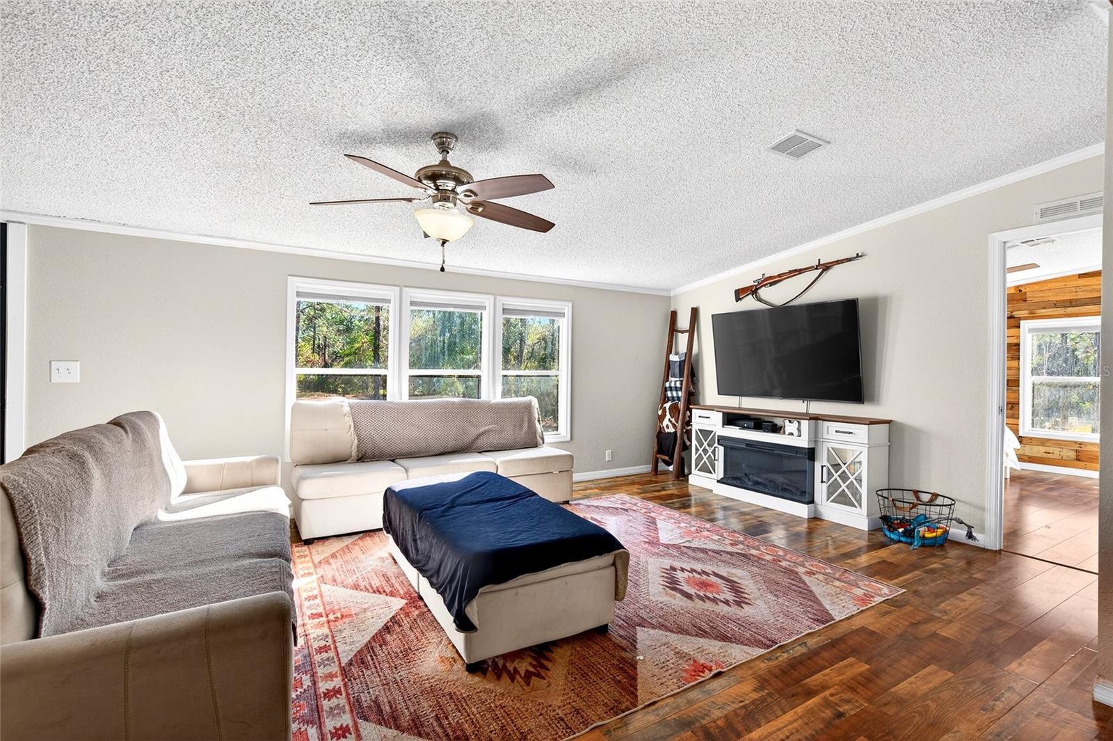 LAKE TROPICANA RANCHETTES 02 - Residential