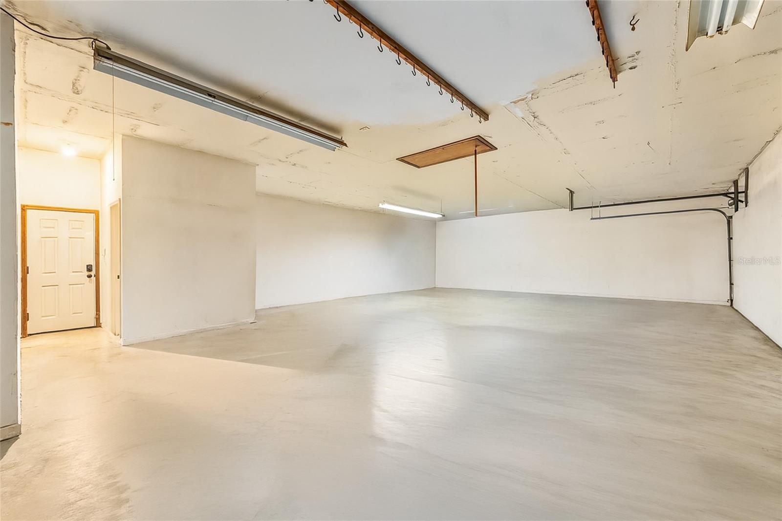 SUMMIT 02 - Residential