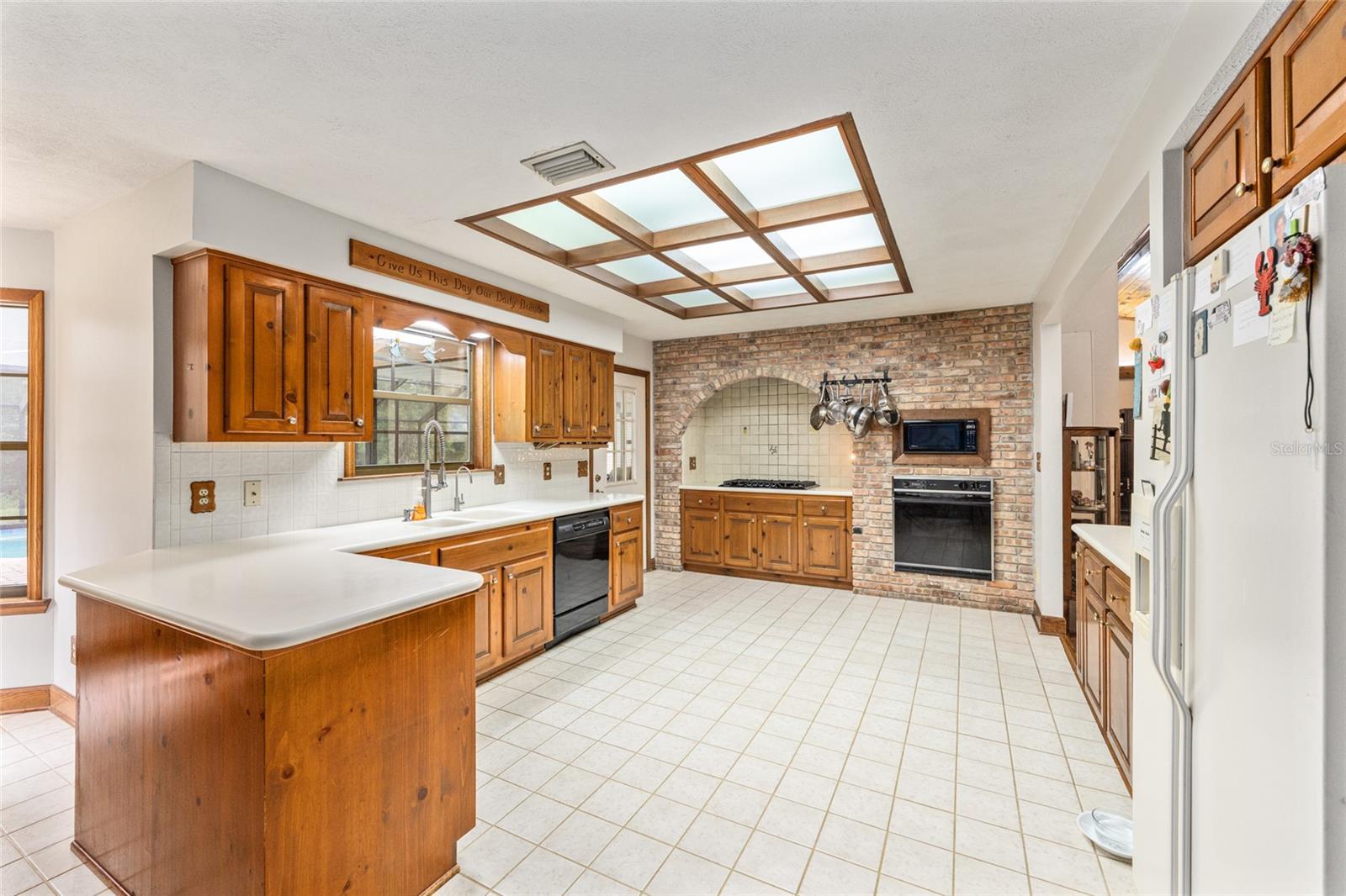 SUMMIT 02 - Residential