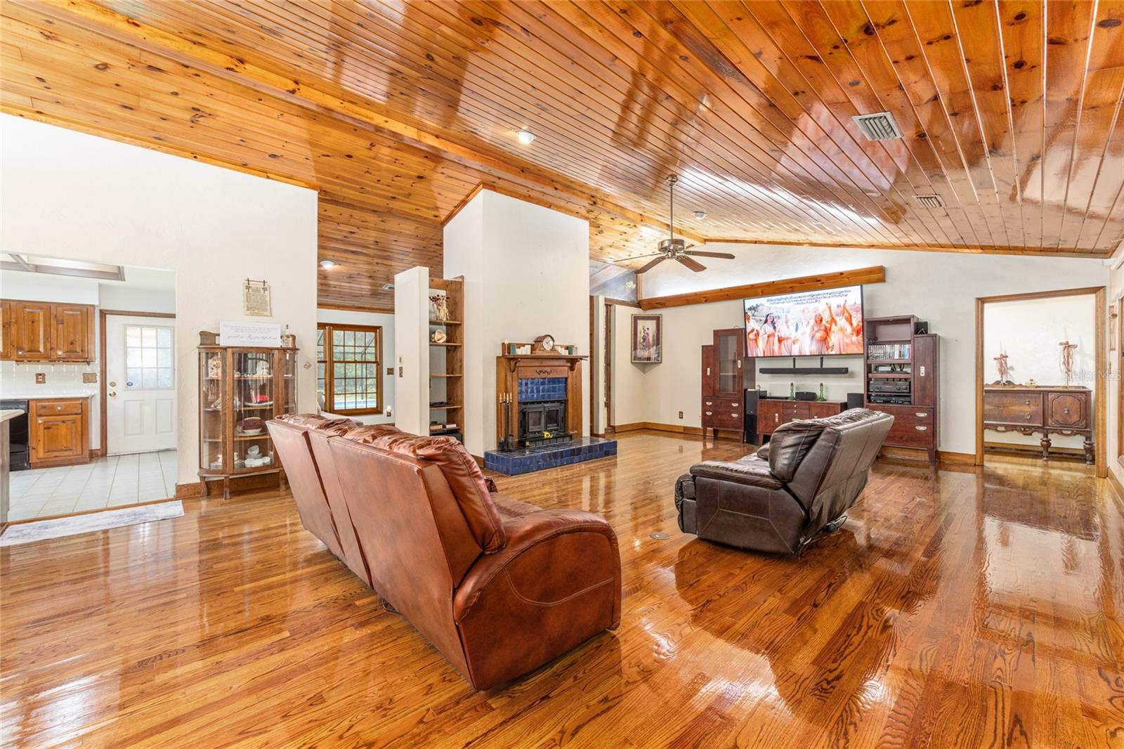 SUMMIT 02 - Residential