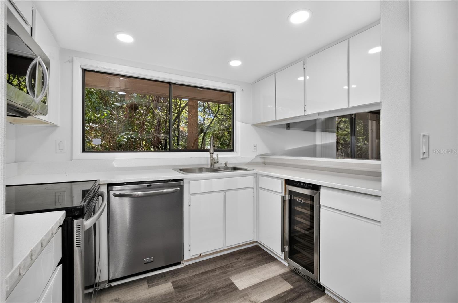 100 HIDDEN OAK DRIVE