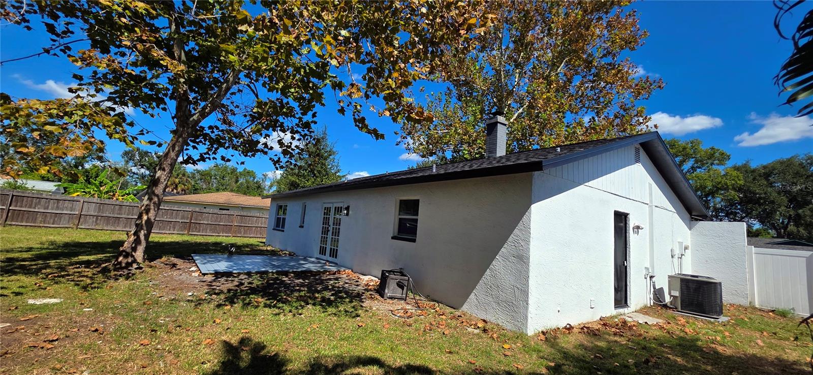 A REP OF LAS BRISAS & LAS - Residential