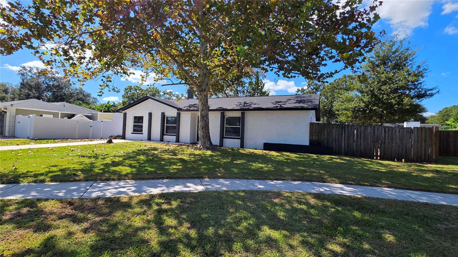 A REP OF LAS BRISAS & LAS - Residential