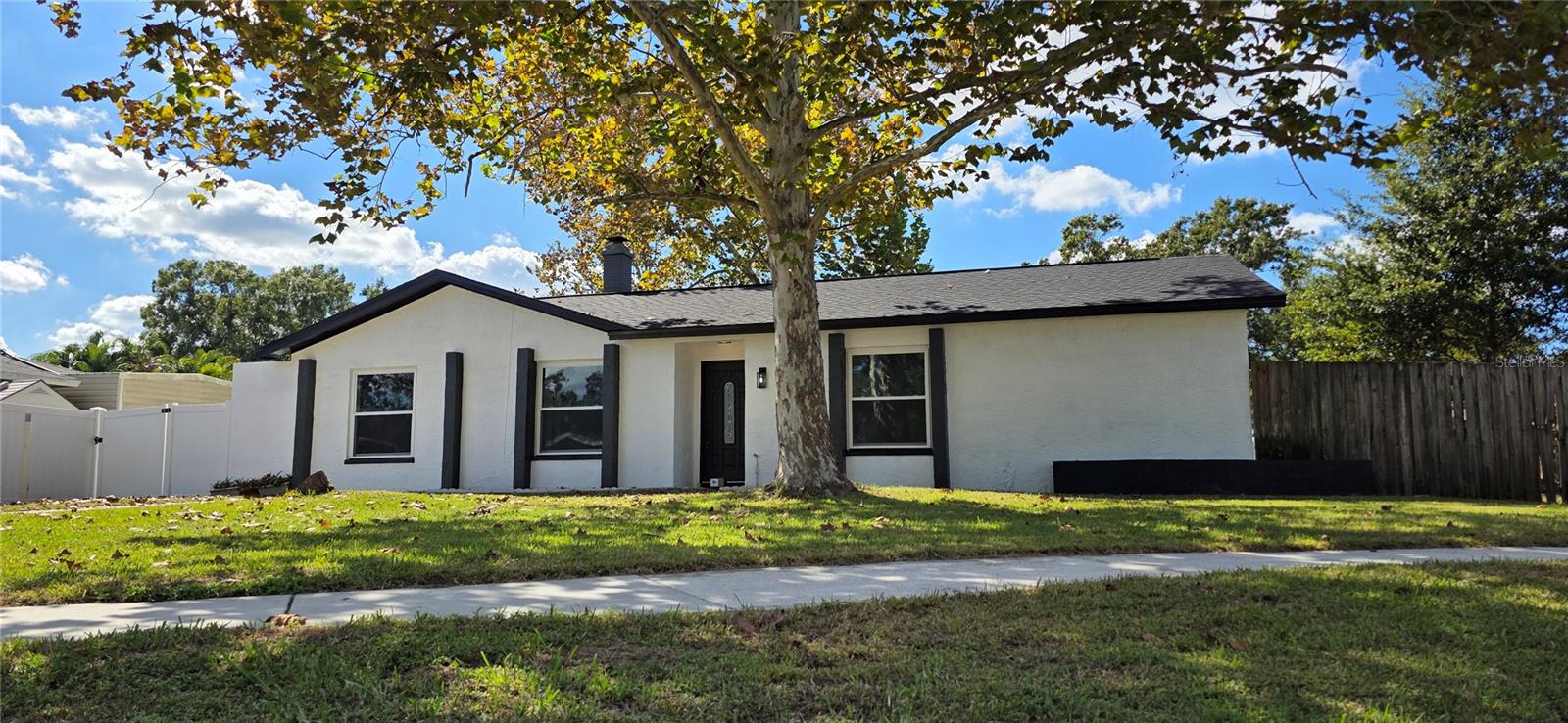 A REP OF LAS BRISAS & LAS - Residential