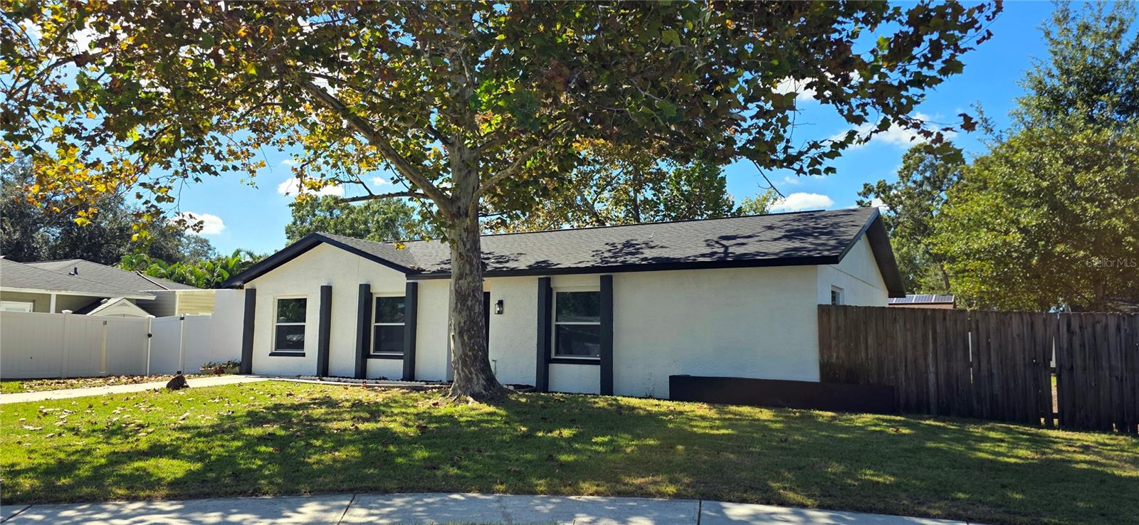 A REP OF LAS BRISAS & LAS - Residential