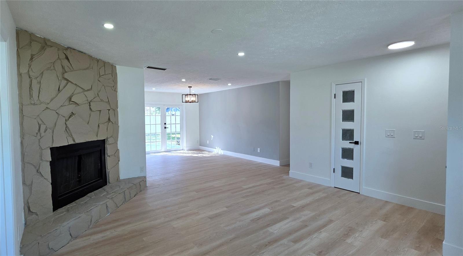 A REP OF LAS BRISAS & LAS - Residential