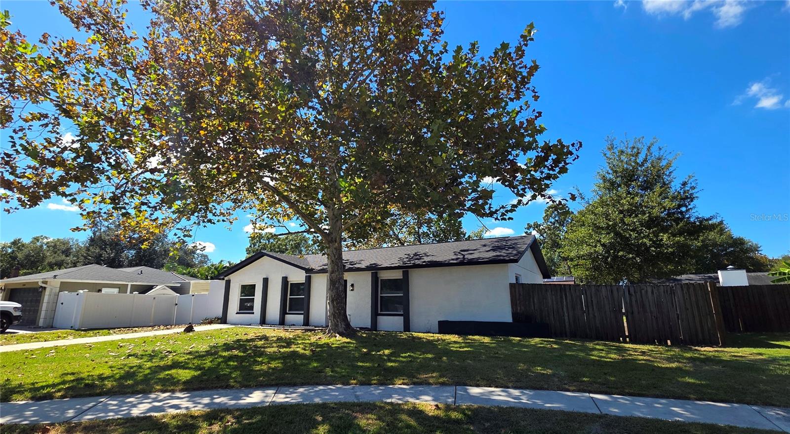 A REP OF LAS BRISAS & LAS - Residential