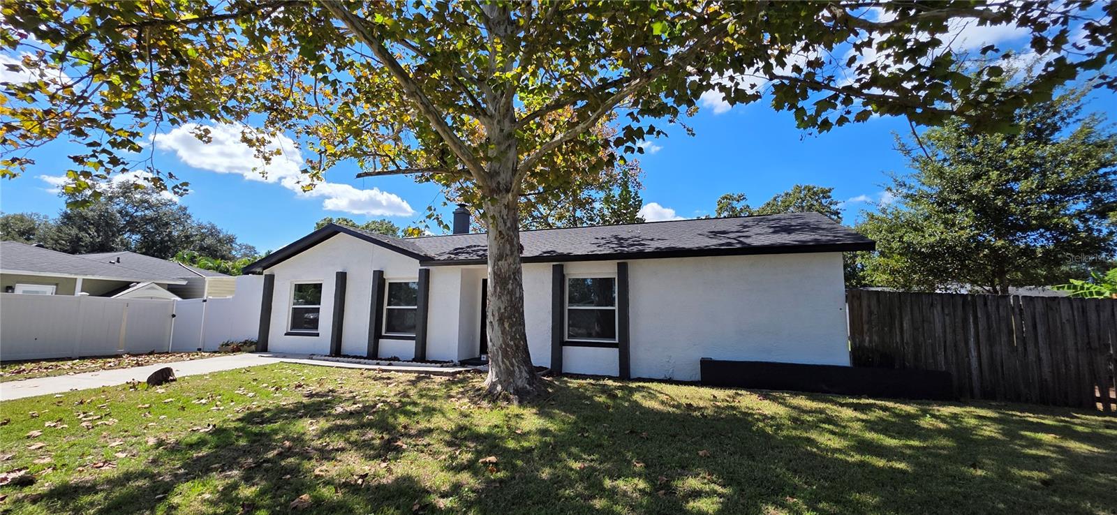 A REP OF LAS BRISAS & LAS - Residential