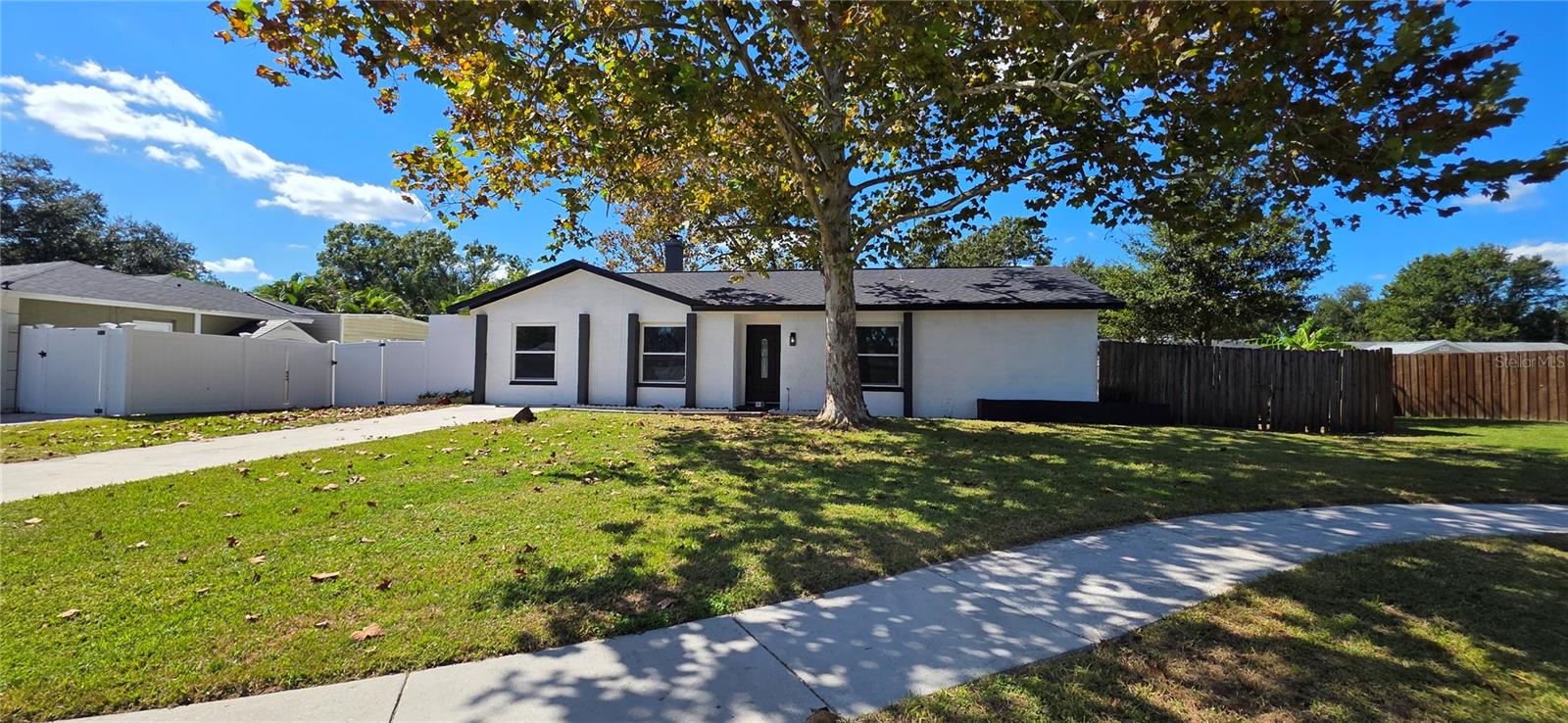 A REP OF LAS BRISAS & LAS - Residential