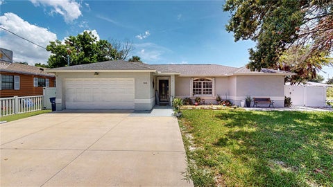 Photo of 303 29th Street E, Palmetto, FL 34221 (MLS # A4700617)