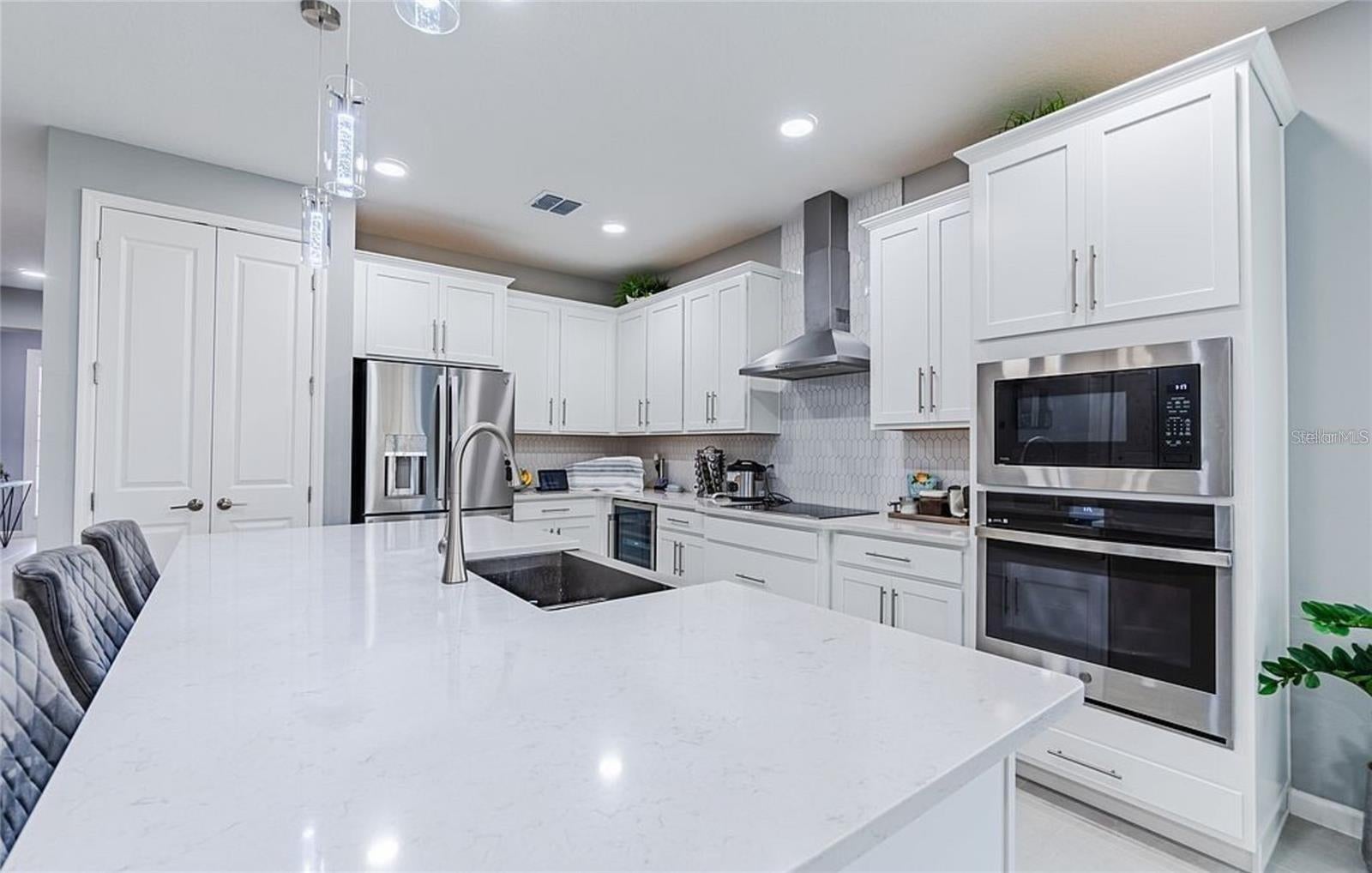 5055 SHADY PINES DRIVE