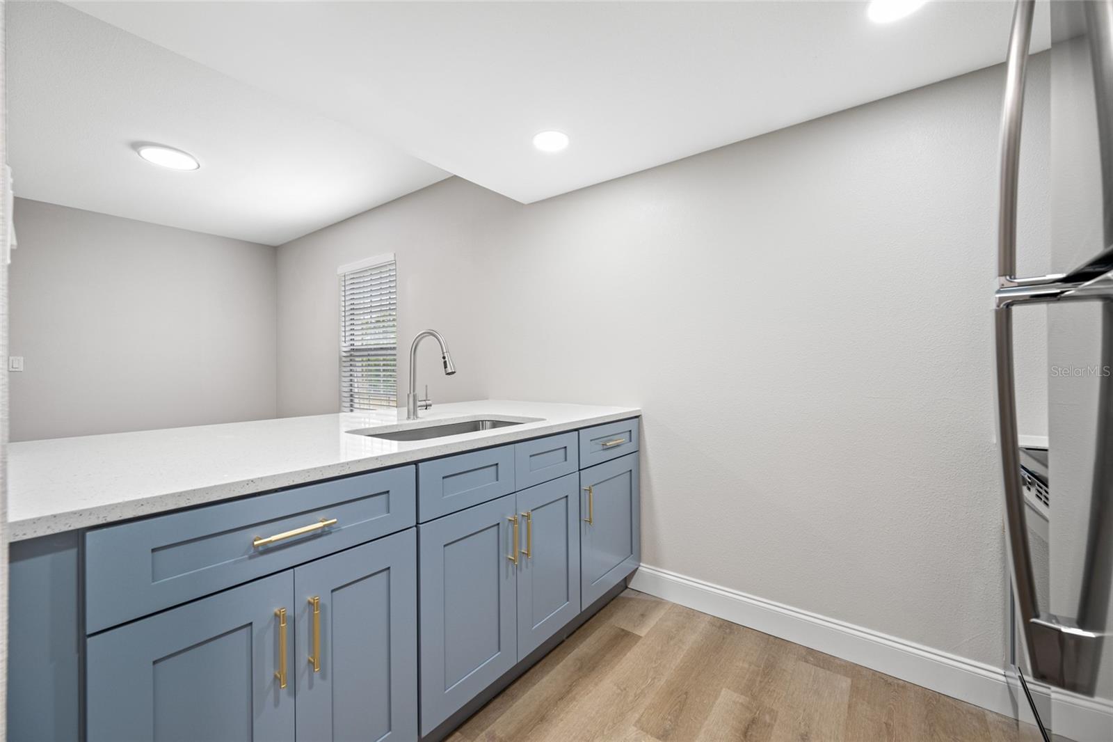 155 E DAVIS BOULEVARD 02