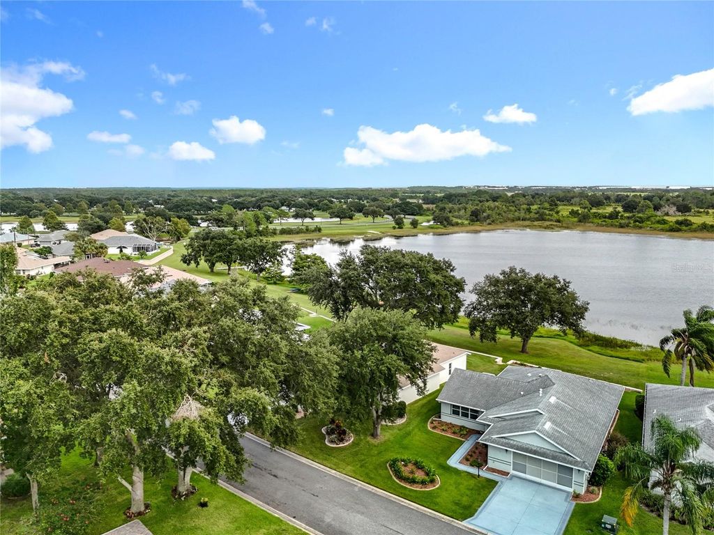 Photo of 5518 Queen Victoria Drive, Leesburg, FL 34748 (MLS # O6343470)