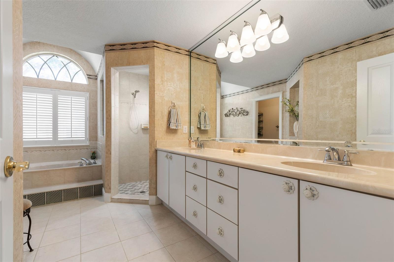 FRONT STREET/GRAND HAVEN PH 06 - Residential