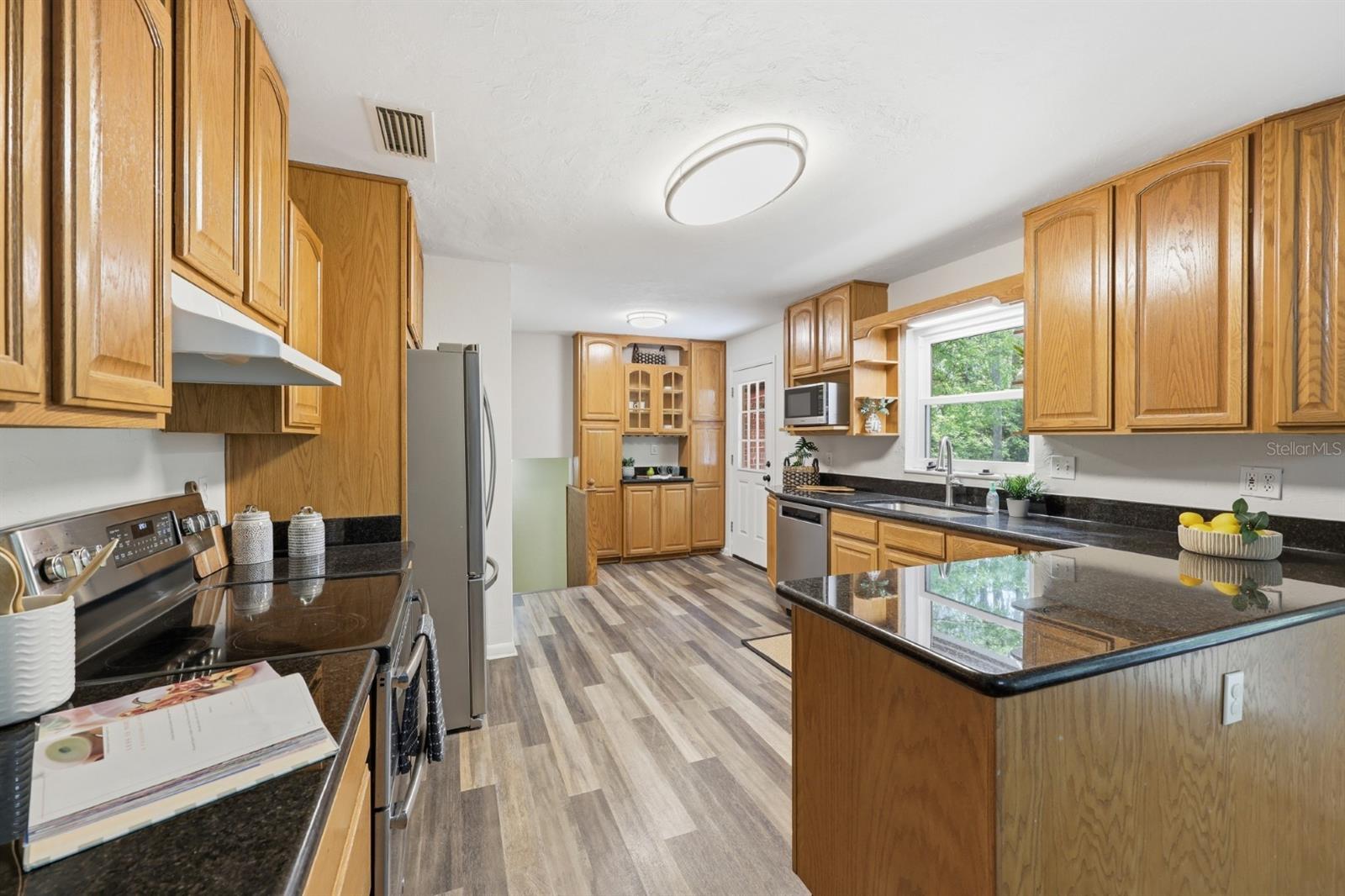 OAK CREST ESTATE - Residential