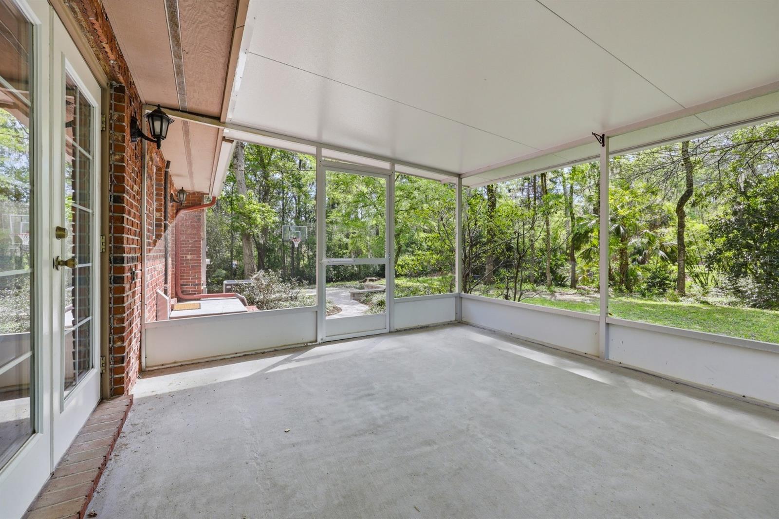 OAK CREST ESTATE - Residential