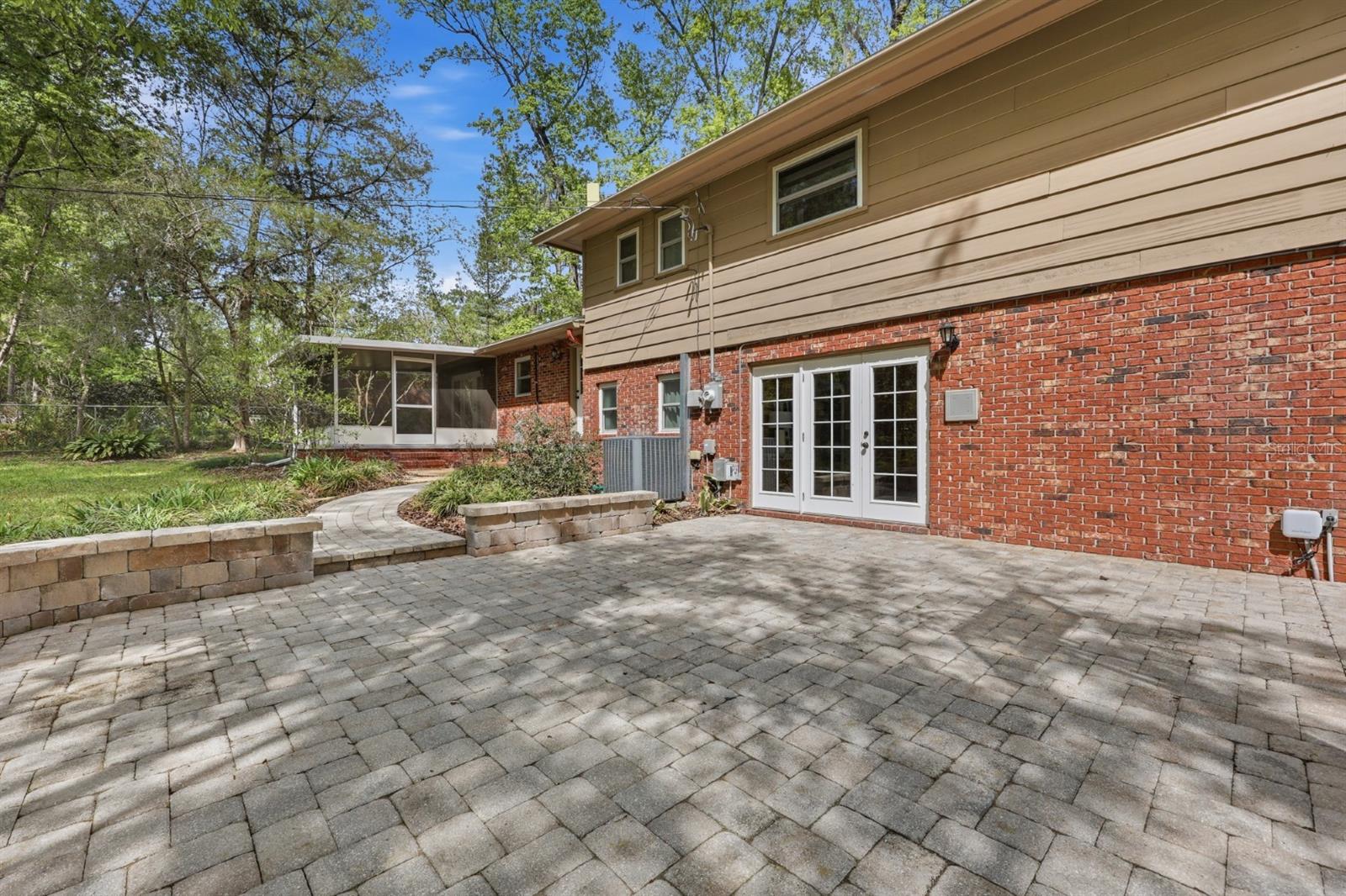 OAK CREST ESTATE - Residential