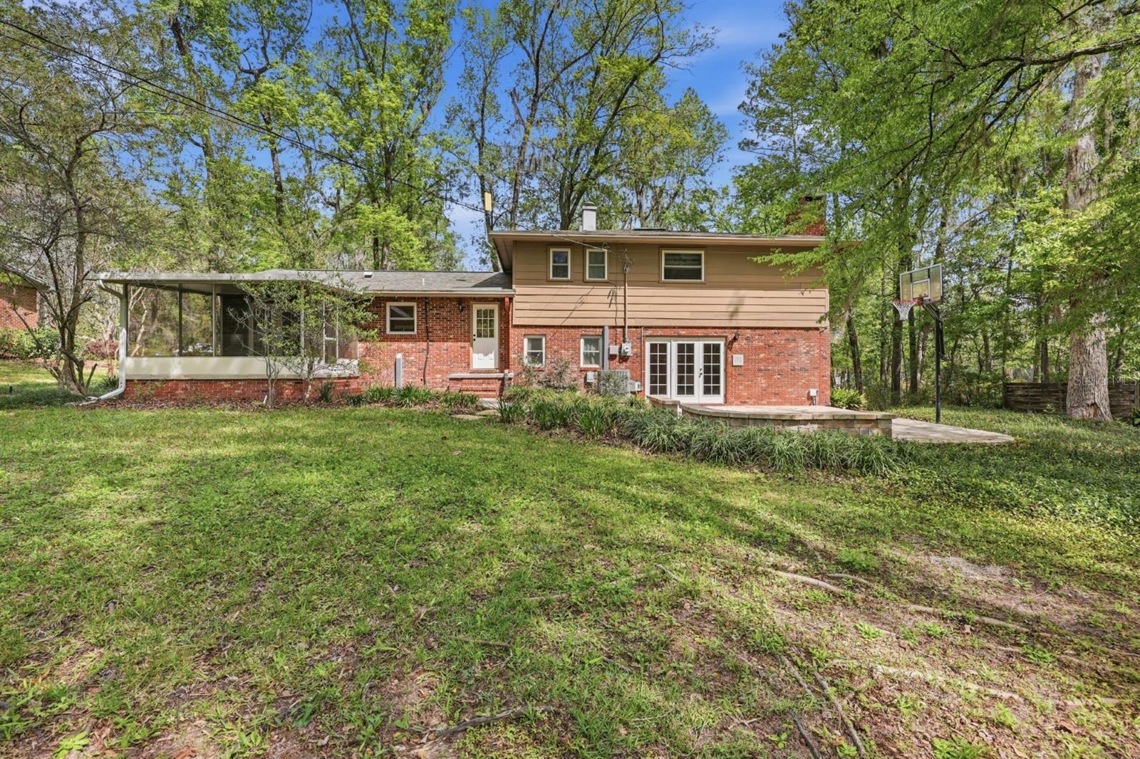 OAK CREST ESTATE - Residential