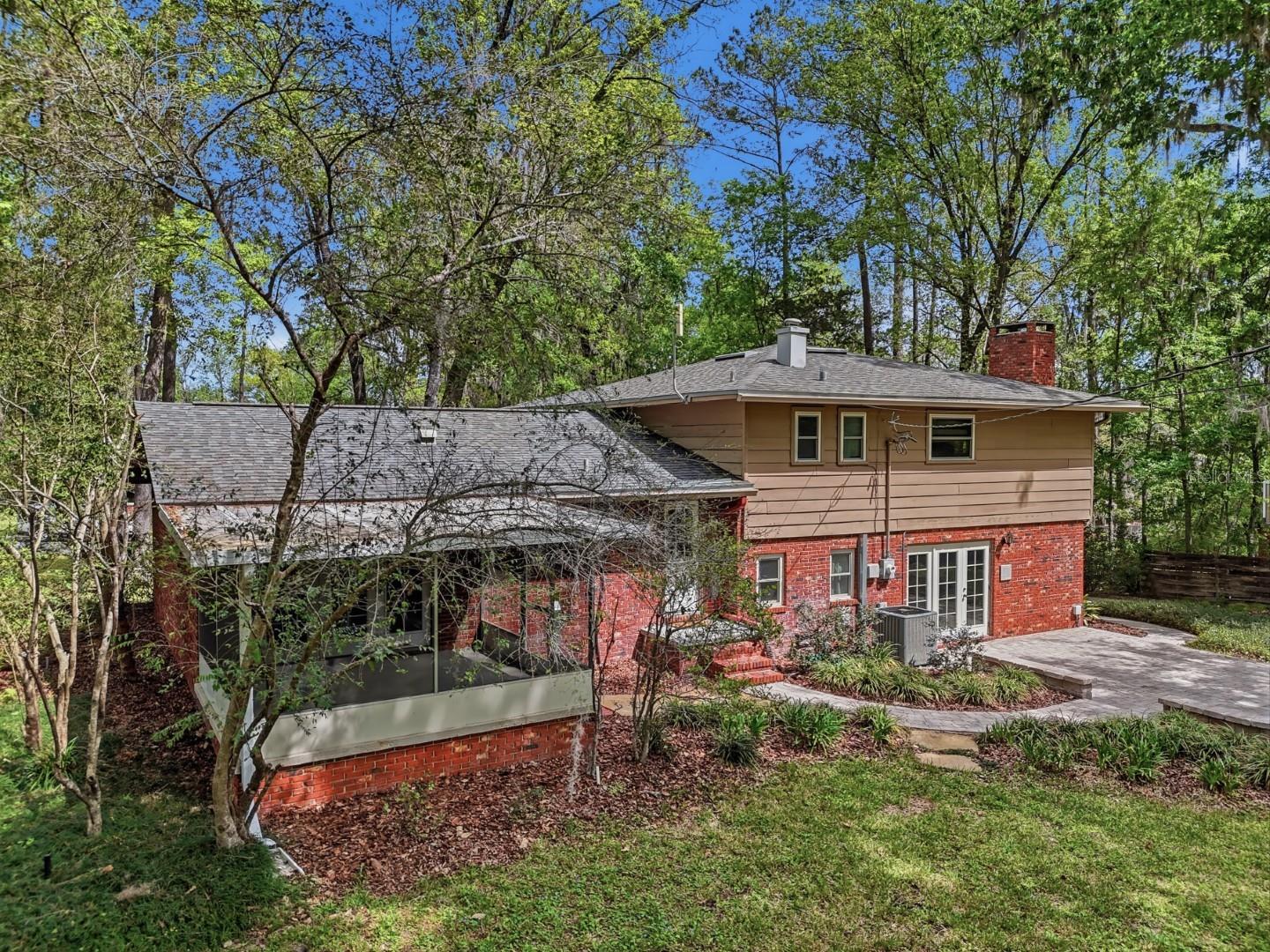 OAK CREST ESTATE - Residential