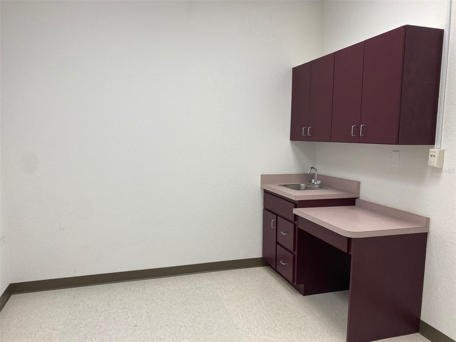 MARION OAKS UN 02 - Commercial Lease