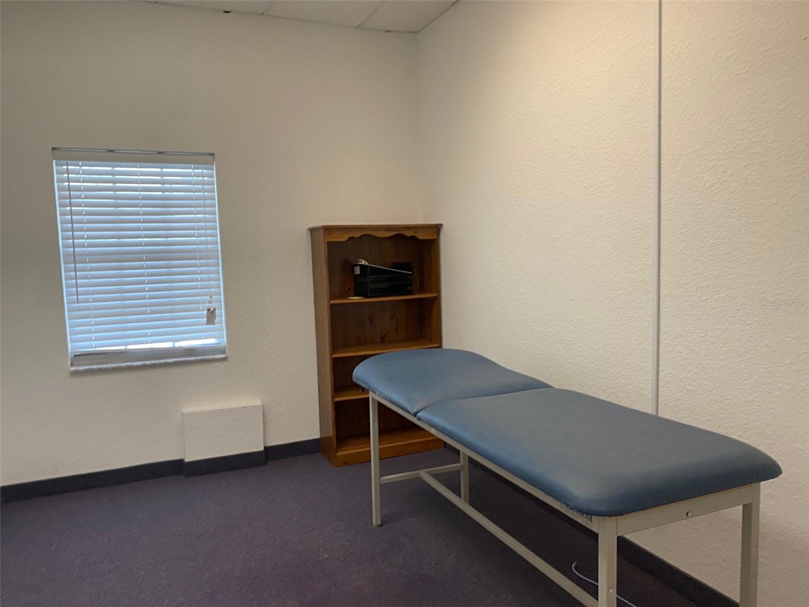MARION OAKS UN 02 - Commercial Lease