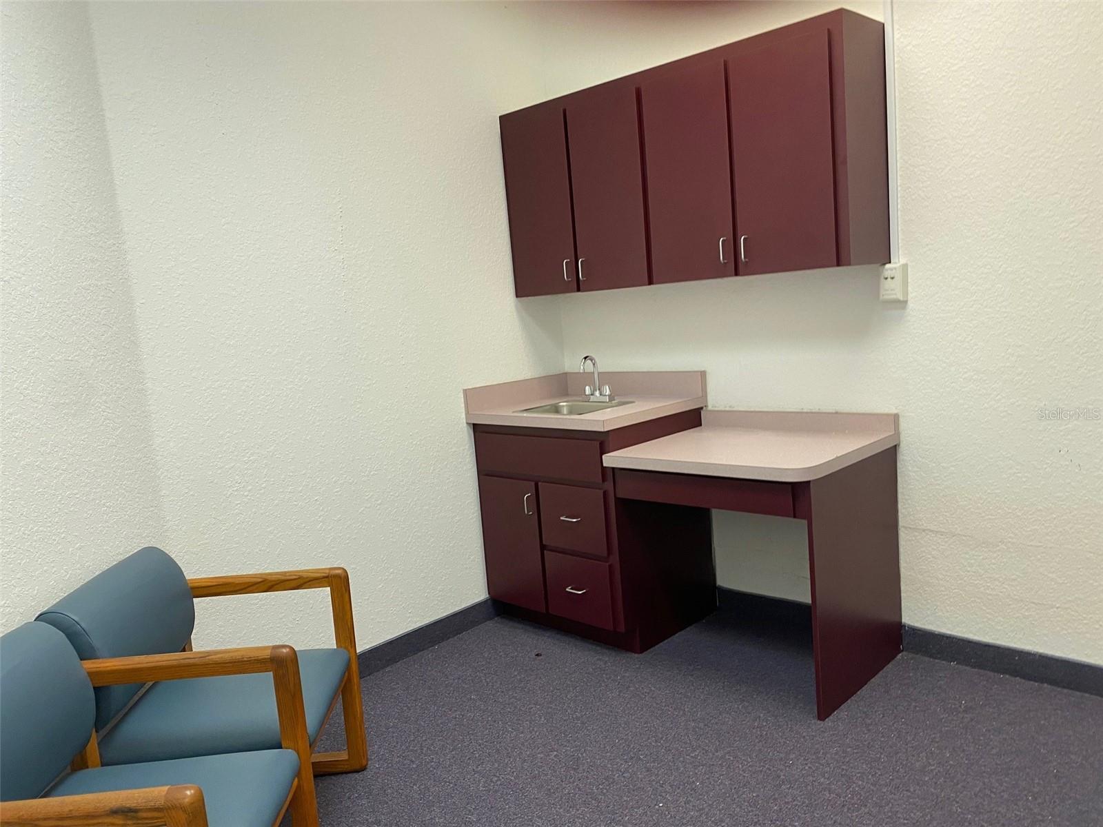 MARION OAKS UN 02 - Commercial Lease