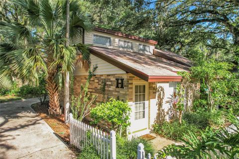 A home in LAKELAND