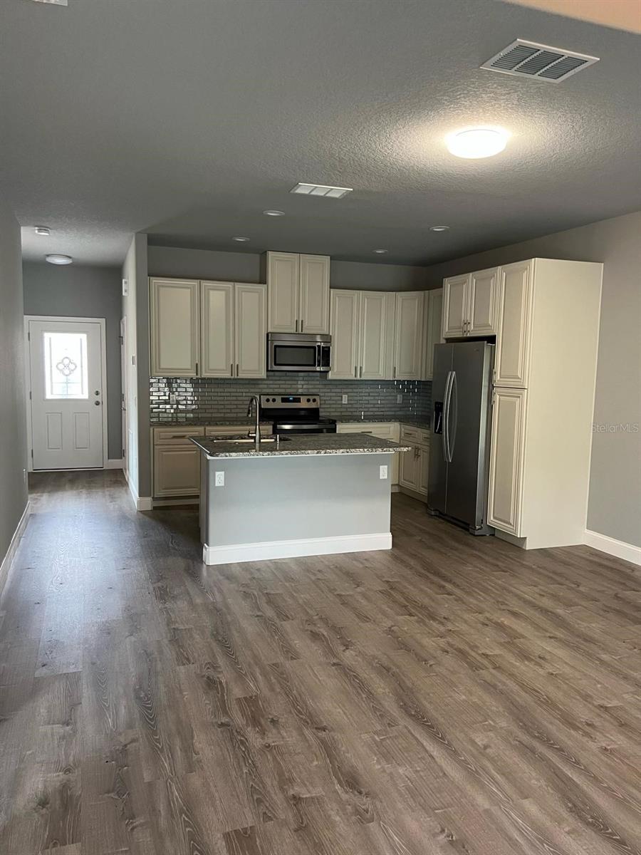 04 FAIRWAYS - Residential Lease