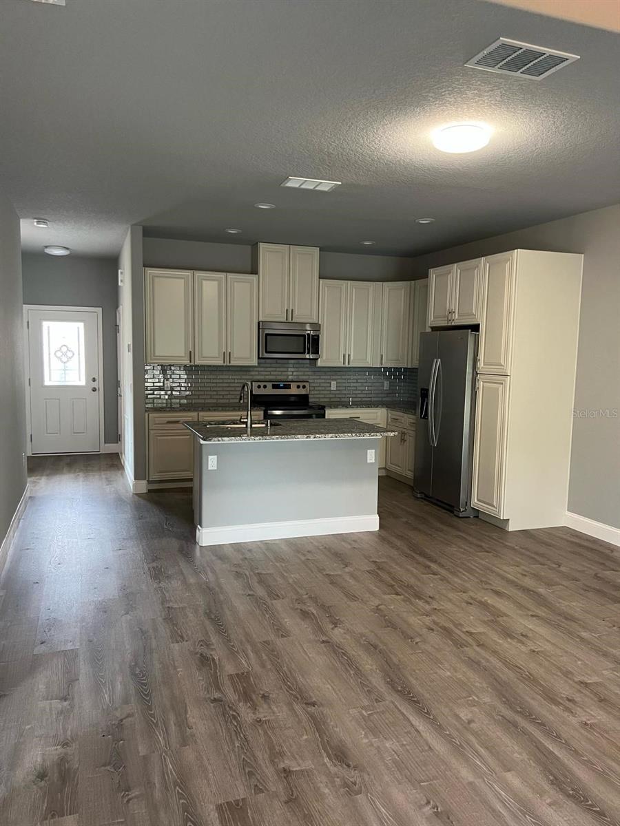 04 FAIRWAYS - Residential Lease