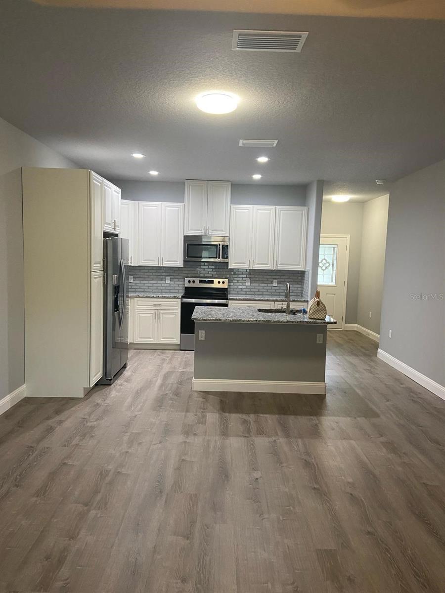 04 FAIRWAYS - Residential Lease