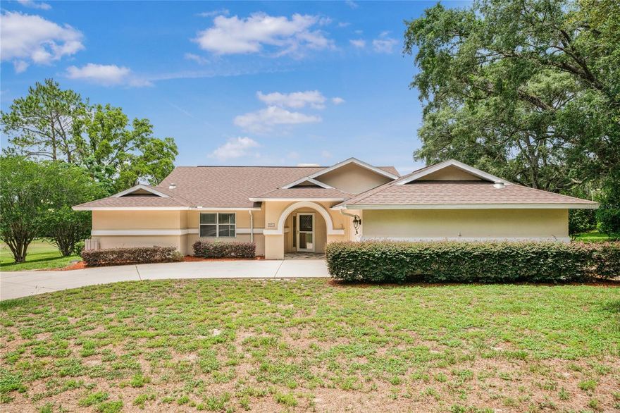 Wonderful 3-bedroom 2-bath pool home in the desirable community of Citrus Hills, HERNANDO Florida. Located on the 9th green of the Oaks Course, with a view of the beautiful oaks. Thoughtfully designed, keeping comfort and practicality in mind! Kitchen is equipped with a gas stove/range and gas water heater, stainless steel appliances, an under-mount sink and a family room with a wood fireplace. Breakfast bar and area to relax. The living room & dining area is just around the corner from the kitchen with access to the Florida, glass-enclosed lanai. Master bath with 2 sinks, walk-in closet, and barn door to close the waterms on the other side of the house have their own bathroom with a closet. Laundry inside, cabinets for more storage. Laundry tub in the garage, room for 2 cars! The large pool deck with a jacuzzi tub is actually roomy enough to comfortably entertain multiple guests. Half an acre with low maintenance. Golf courses, shopping, and an emergency facility within 5 driving minutes. Beautiful area to come home to!Social Annual fee $2,200 to Citrus Hills GCC. Amenities included: Basketball Court(s), Community Pool, Day Spa, Dog Park, Fitness Center, Golf Package Available, Media Room, Racquet Ball Court(s), Recreational Facilities, Restaurants, Tennis Court(s), Tennis Package Available, Walking Trails
$2,000 REFUNDABLE escrow deposit - mandatory - when purchasing the house.